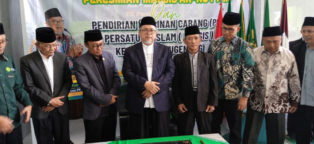 Ketua Umum PP PERSIS Resmikan Masjid Ar-Royyan dan Kukuhkan PC PERSIS Cugenang